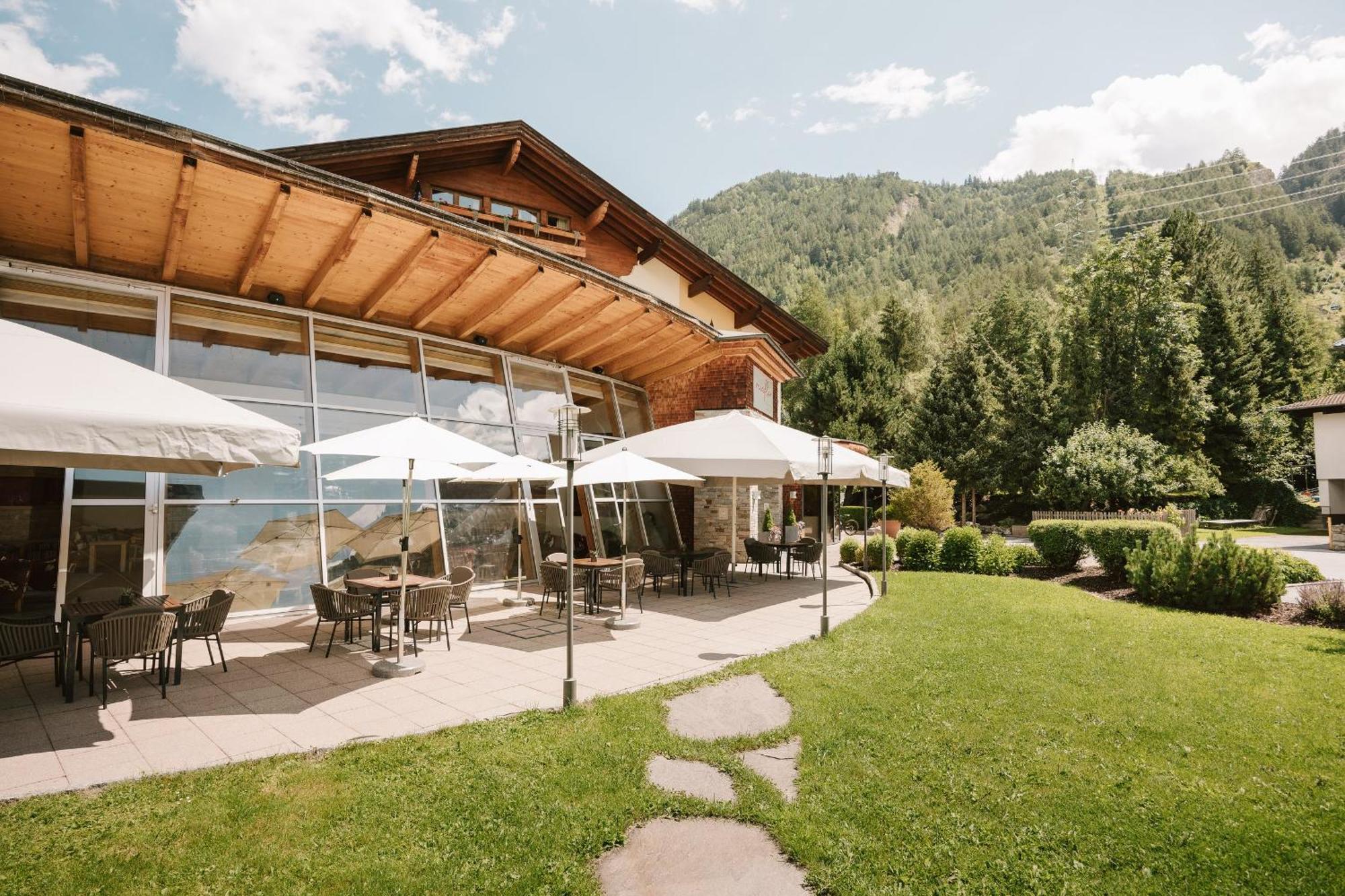 Neueroeffnung Miaflor Familien- & Aktivresort Ried im Oberinntal Exterior foto